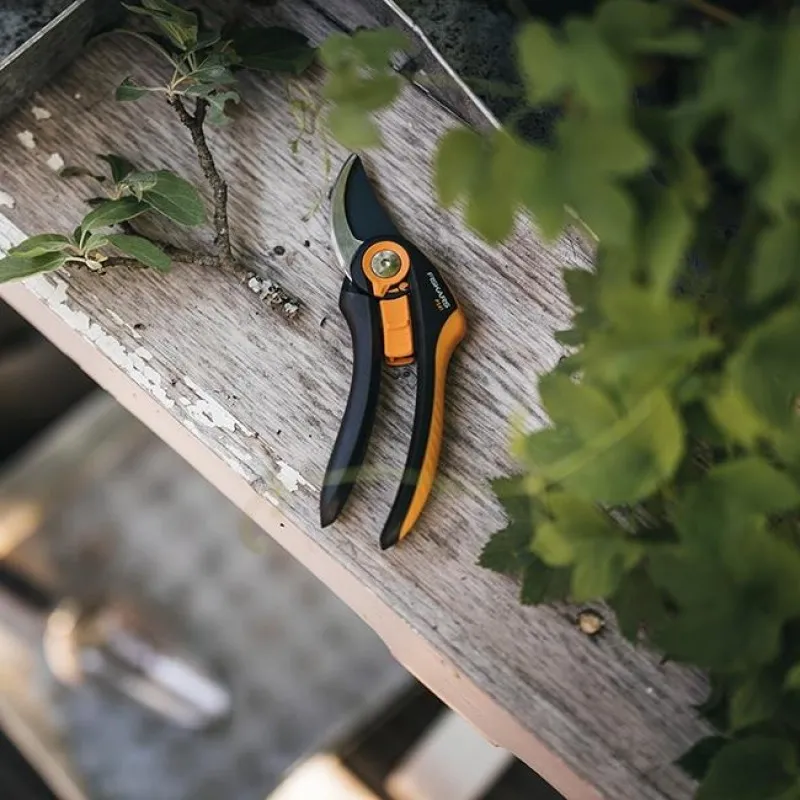 ΨΑΛΙΔΑ ΧΕΙΡΟΣ FISKARS P541 (Φ24mm / 190gr - Plus Bypass)