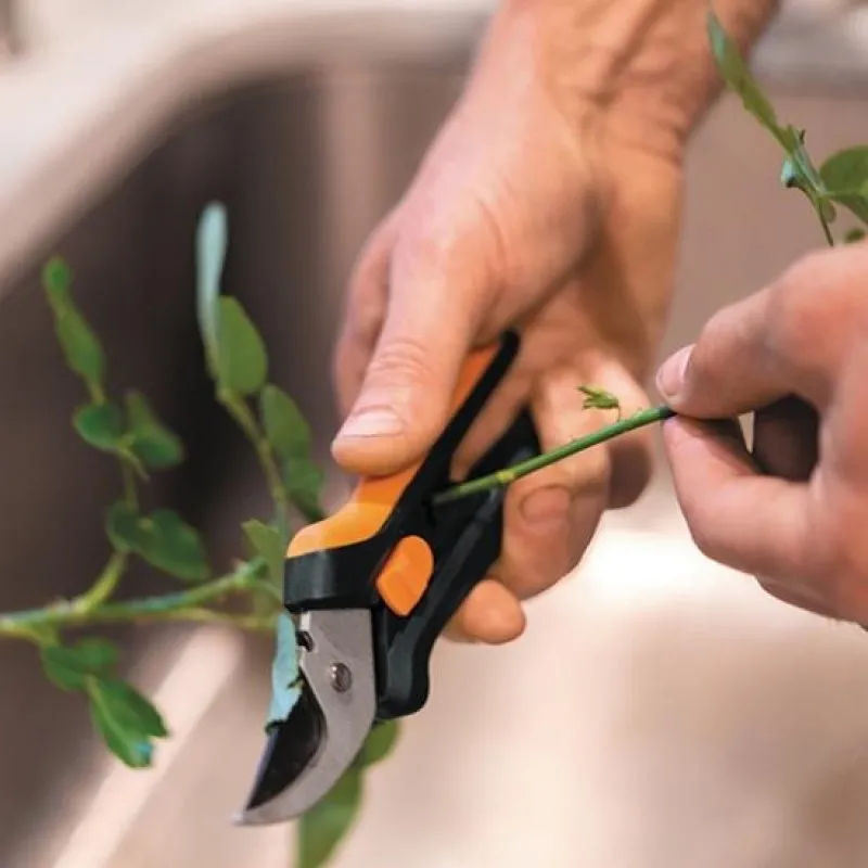 ΨΑΛΙΔΑ ΧΕΙΡΟΣ FISKARS SOLID SP141 (Φ18mm / 127gr - Solid)